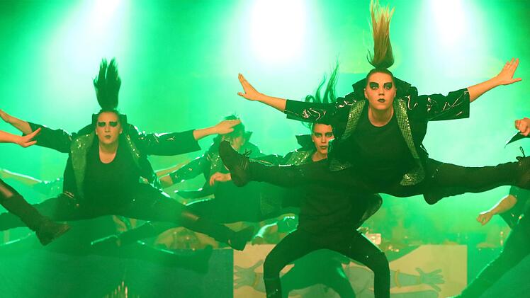 Dynamik pur: Das New Age Dance Team begeisterte auch im Strullendorfer Morgenland die Faschings-Freaks.Bertram Wagner
