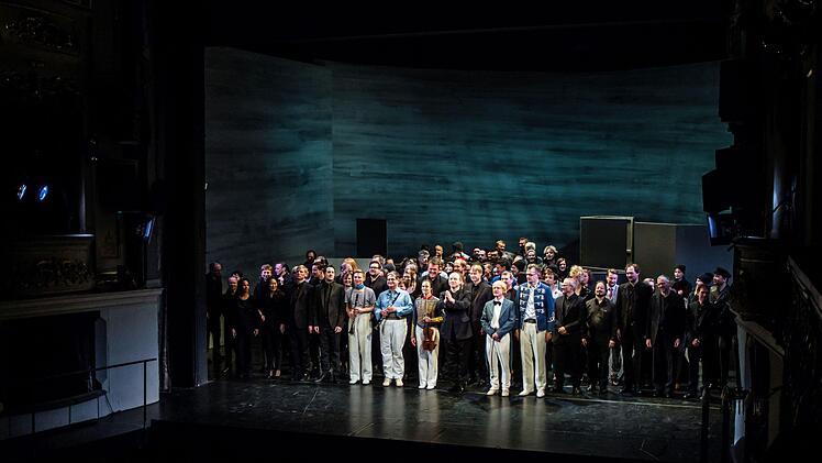 Zum umjubelten ERfolg wurde die Coburger Erstaufführung von Benjamin Brittens Oper "Peter Grimes" am Landestheater.Foto: Jochen Berger