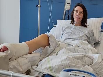 Sandra Kienzle ist wieder im Krankenhaus. Diesmal wird sie in der Uni-Klinik München an ihrem deformierten Fuß operiert.