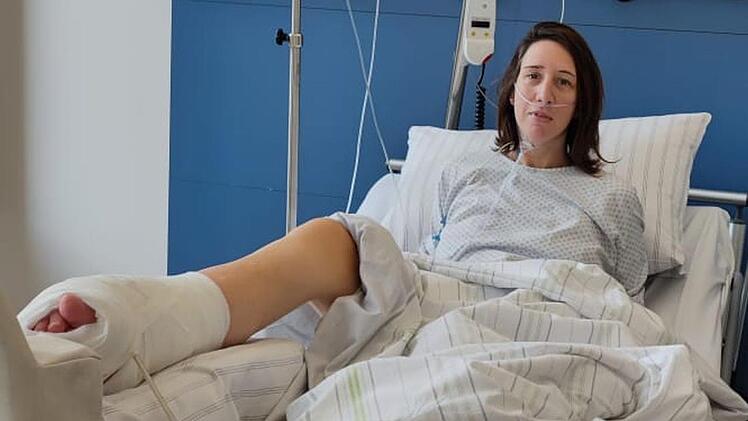 Sandra Kienzle ist wieder im Krankenhaus. Diesmal wird sie in der Uni-Klinik München an ihrem deformierten Fuß operiert.