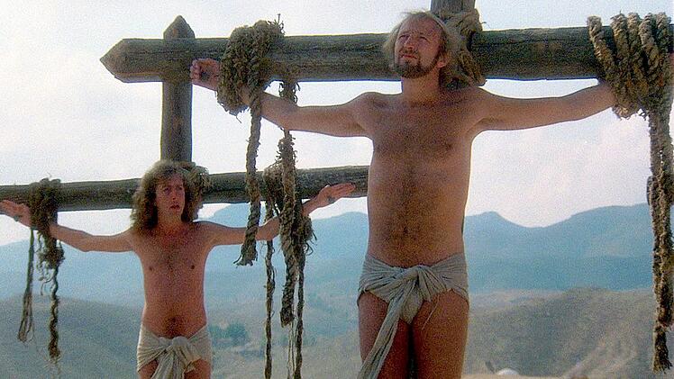 "Always Look On The Bright Side Of Life": Auch im Angesicht des bevorstehenden Todes beh&auml;lt ein Verurteilter (Eric Idle, links) seinen Humor.