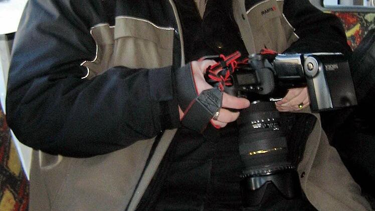 Dr Autor im Bus  Foto: pr.