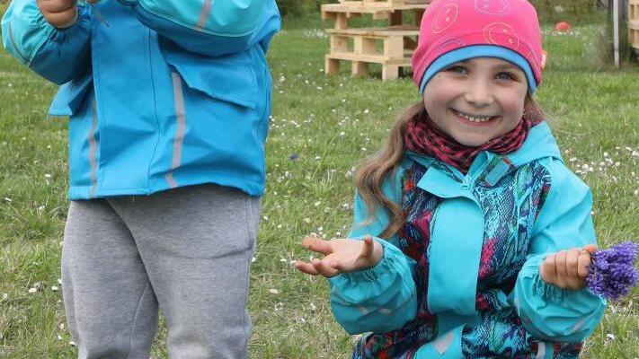 Auf der Kinderseite geht's am Mittwoch mit Luis und Luna zu den "Frechen Früchtchen" des Obst- und Gartenbauvereins Priesendorf.  Foto: B. Herbst