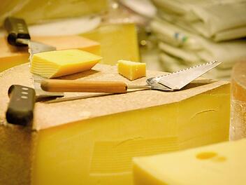 "Ein gr&ouml;&szlig;eres St&uuml;ck vom K&auml;se" - das fordert die Gewerkschaft NGG f&uuml;r die rund 17&nbsp;000 Besch&auml;ftigten in den bayerischen Betrieben der Milchverarbeitung.  Foto: NGG/Tobias Seifert