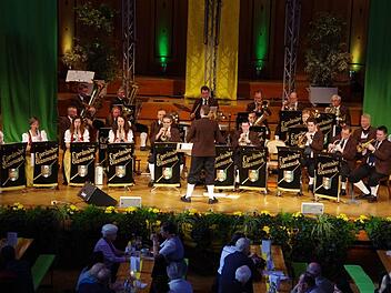 Die Egerländer Blasmusik im großen Saal des Regentenbaus.  Foto: Klaus Werner