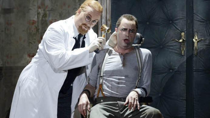 Johan F. Kirsten als der überkandidelte Doktor und Dietrich Volle als dessen Versuchskaninchen Wozzeck
