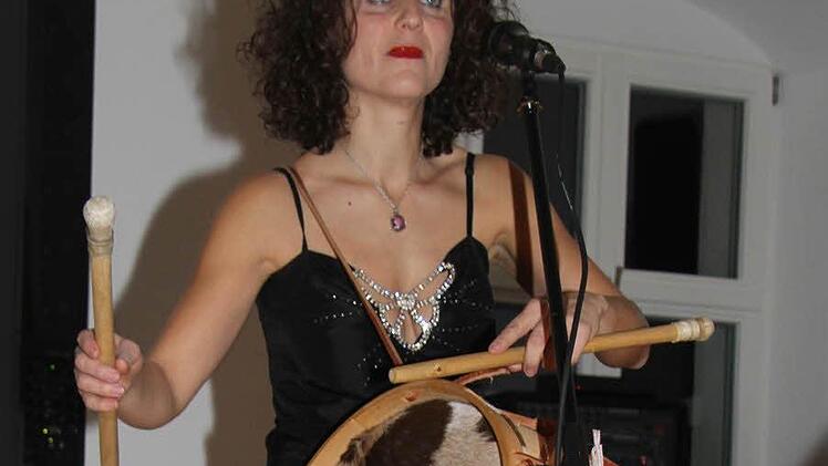 Mit der argentinischen Bomba Leguero begleitete sich Clementina Culzoni selbst. Foto: Sonja Adam