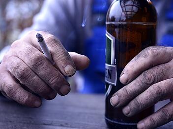 Spanien: Elektriker trinkt während der Arbeit literweise Bier