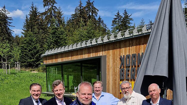 Hof: Neuer Pächter vorgestellt - Kornberghaus öffnet ab 1. Juni unter neuer Führung