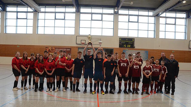 Landkreis Bamberg: Jugendfeuerwehren treten gegeneinander an - im Hallenfu&szlig;ball