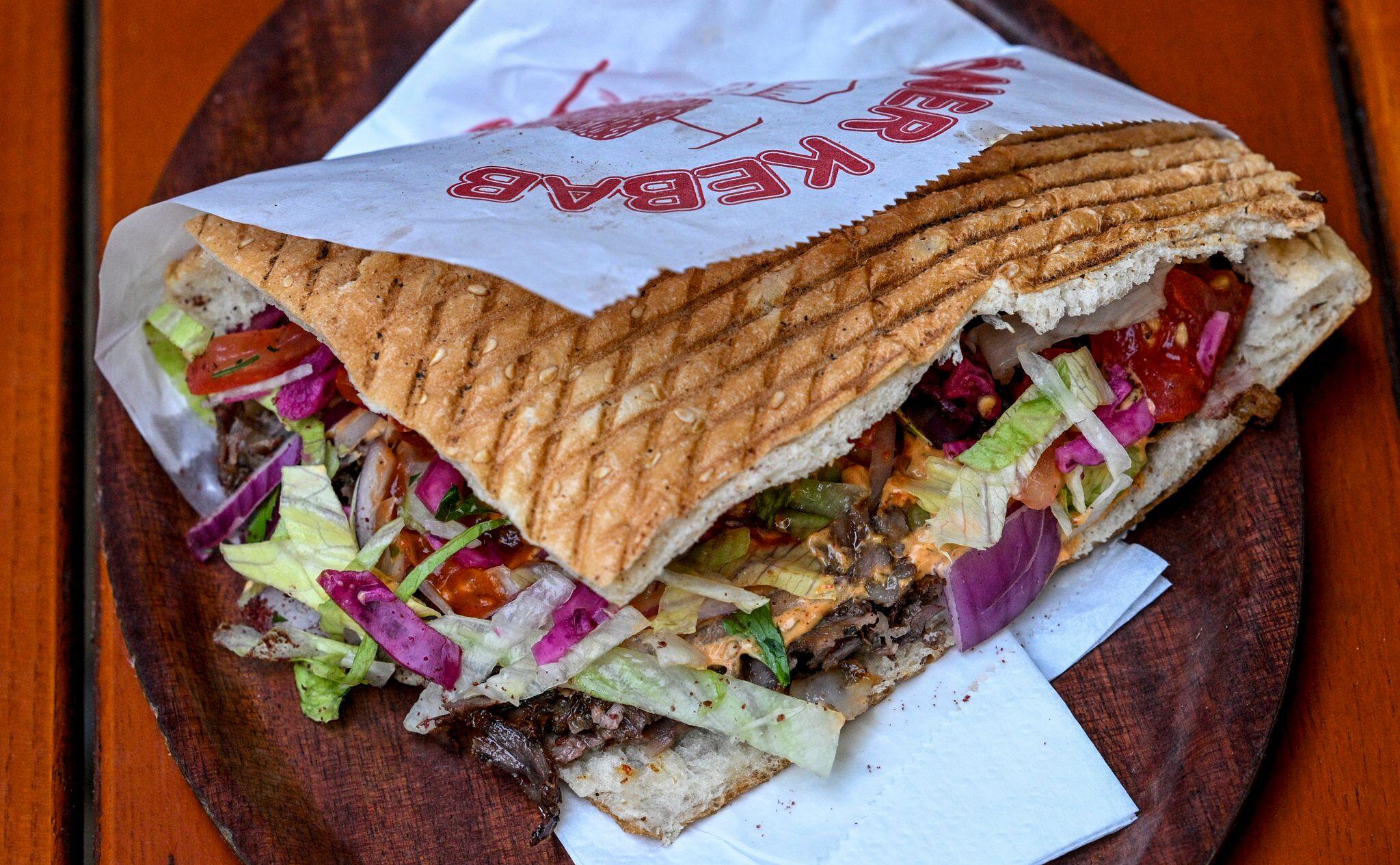 Berliner Döner: Bezeichnung oft nur Marketing-Masche - so erkennst du ...