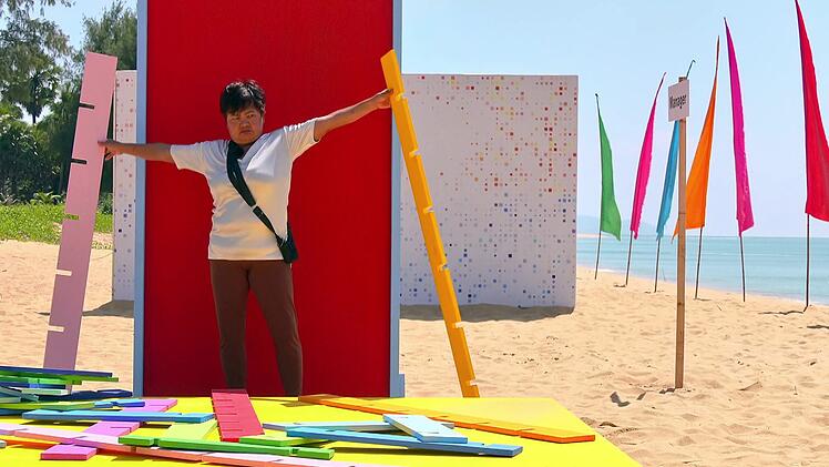 Die "Karriereleiter" korrekt fertig zu bauen, schaffen weder Narumol (Bild) noch die anderen Stars.