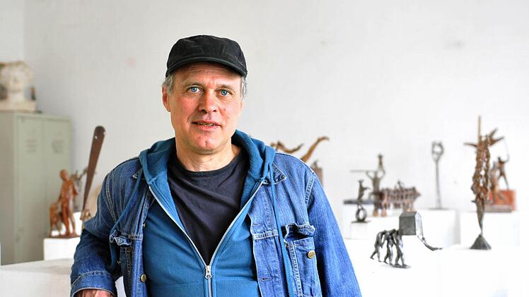 Der Bamberger Bildhauer Adelbert Heil in seinem Atelier