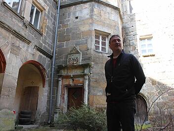 Otto Schardt, Nachbar und neuer Miteigentümer, im Innenhof Foto: Ramona Popp