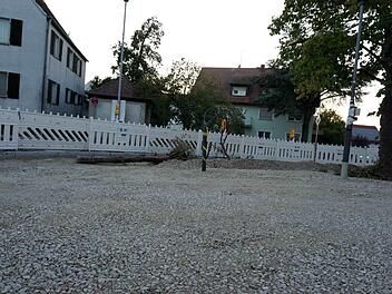Der Hannberger Dorfplatz soll nach fast drei Jahren in Kürze fertig saniert sein.    Foto: Richard Sänger