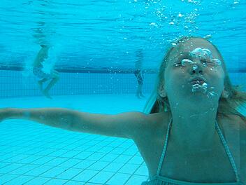 Endlich wieder abtauchen: Auf die Freibad-Saison warten viele im Landkreis.