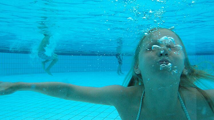 Endlich wieder abtauchen: Auf die Freibad-Saison warten viele im Landkreis.