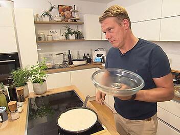 "Das perfekte Dinner" - Tag 5 Pech für Final-Gastgeber Andreas (43): Sein Kaiserschmarrn misslingt.