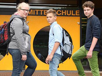 Die Siebtklässler Judith Gran aus Platz, Daniel Kuznetzow und Christian Triebelhorn, beide aus Bad Brückenau, haben es nicht weit zur Schule. Für die nächsten siebten Klassen wird das anders. Foto: Ulrike Müller