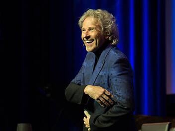 Thomas Gottschalk - hier bei seinem Auftritt am 11. Mai in der ausverkauften Stadthalle - gastiert am 23. September ein zweites Mal mit seiner Autobiographie "Herbstblond" in Kulmbach. Foto: Barbara Herbst