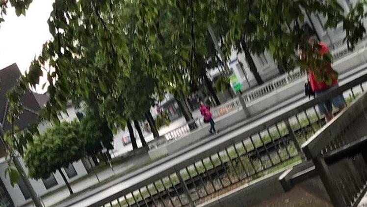 Vollgelaufen war die Fußgängerunterführung bei der Sparkassen-Zweigstelle am Galgenberg. Foto: privat