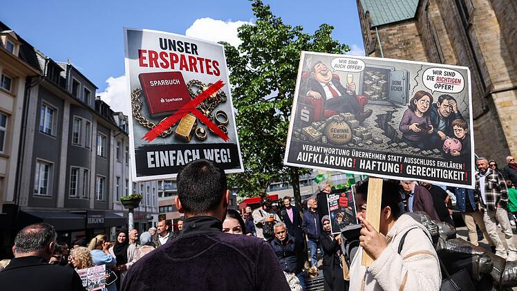 Protestkundgebung zum Sparkasseneinbruch in Gelsenkirchen