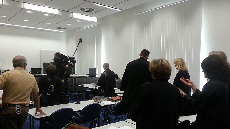 Vor Verhandlungsbeginn am Mittwoch: Blick in den Gerichtssaal beim Bamberger Chefarzt-Prozess Foto: Anna Lienhardt