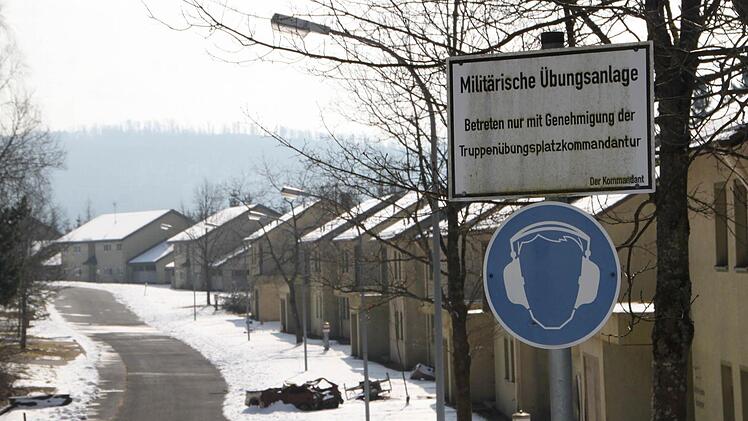 Die "Housing Area" auf dem Truppenübungsplatz Wildflecken umfasst zwei Straßenzüge, in denen früher die Familien amerikanischer Soldaten lebten. Heute wird das Gebiet für militärische Übungen genutzt. Foto: Ulrike Müller