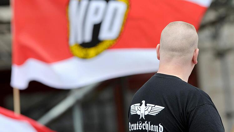 Am Samstag demonstriert die NPD in Baiersdorf. Die Einwohner wollen sich das nicht gefallen lassen.  Foto: Matthias Balk,dpa