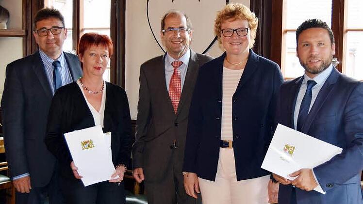 Freuen sich über hohe Fördermittel (von links): Rolf Rosenbauer, Claudia Gössele (Untersiemau), Anton Hepple, Monika Hohlmeier, Martin Finzel (Ahorn).  Foto: Andreas Welz