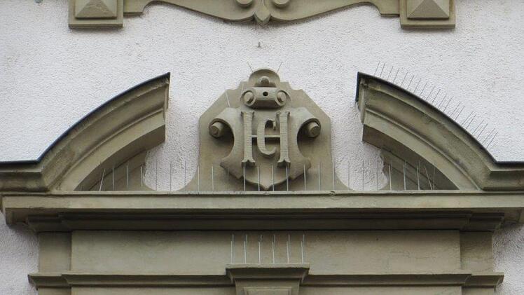 Deutlich zu erkennen sind über die Tür die Initialen CH. Foto: Erich Olbrich