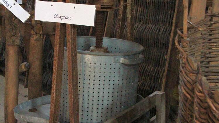 Mit Hilfe dieser Obstpresse wurde früher Saft hergestellt.