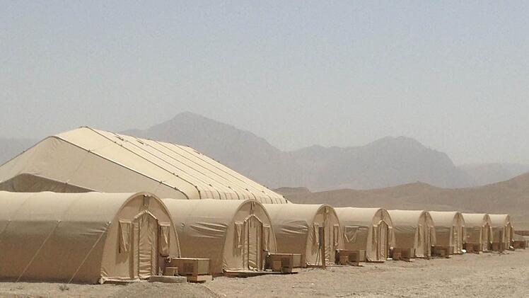 Wüste und Gebirge: Im internationalen Militärlager von Masar-e Scharif an den Ausläufern des Marmalgebirges hat der Kulmbacher Polizist Jörg Braun bei seinem Afghanistan-Einsatz neun Monate gelebt.