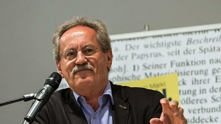 "Die Alternative oder: Macht endlich Politik!": Christian Ude stellte sein neues Buch in Coburg vor. Foto: Jochen Berger