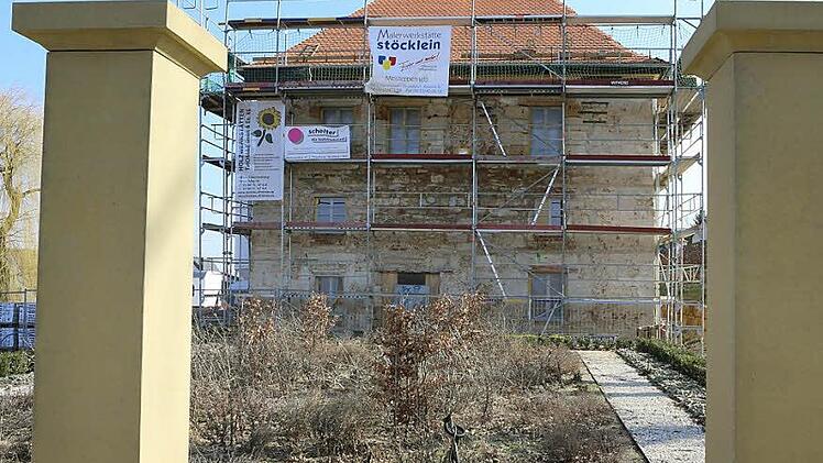 Schloss Sassanfahrt soll im Sommer seiner neuen Bestimmung als Bildungszentrum übergeben werden.  Fotos: Barbara Herbst