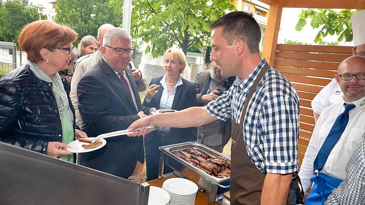 Unter den geladenen Gästen war auch Bürgermeister Wolfgang Metzner. Foto: Ronald Rinklef