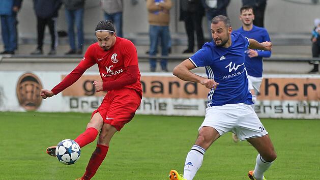 Im Sommer hat es sich ausgegrätscht für Marcel Burkard in Frohnlach. Der Spielertrainer verlässt die "Blau-Weißen" und wechselt zum FC Falke Röbersdorf in die Kreisklasse. Foto: Archiv/Lisa Hümmer