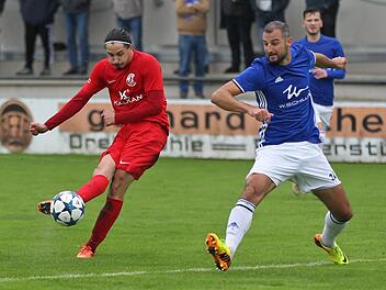 Im Sommer hat es sich ausgegrätscht für Marcel Burkard in Frohnlach. Der Spielertrainer verlässt die "Blau-Weißen" und wechselt zum FC Falke Röbersdorf in die Kreisklasse. Foto: Archiv/Lisa Hümmer