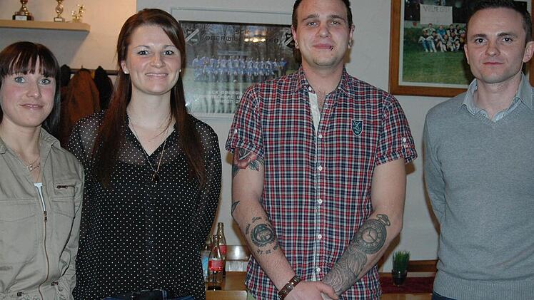 Die komplett neue Führungsmannschaft beim Sportclub am Kreuzberg SCK Oberwildflecken (von links): Kassiererin Evelyne Marek, Schriftführerin Isabell Renner, stellvertretender Vorsitzender André Bieber und der neue Vorsitzende Adrian Koczot. Foto: Sebastian Schmitt-Mathea