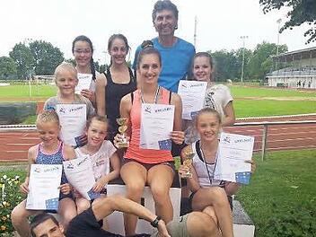 Das TSH-Erfolgsteam um Trainer Peter Müller (hinten). Fotos: privat