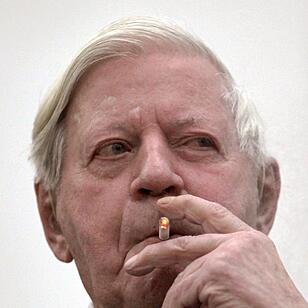 Helmut Schmidt raucht nicht mehr