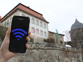 WLAN-Hotspots finden Handy-Nutzer bislang vor allem in der Kreisstadt Kronach. Foto: Ronald Heck