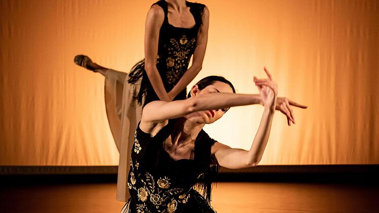 "First Steps": Impressionen des neuen Ballett-Abends in der Coburger ReithalleFoto: Annemone Taake