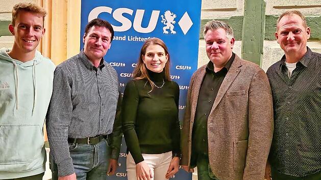 Das Bild zeigt (von links): Marcel Weinmann und Bernd Krau&szlig; (beide Stellvertreter), Stadtverbandsvorsitzende Christina Deuerling, ehemaliger Vorsitzender Christian Bauer und Frank Rubner, ebenfalls Stellvertreter.