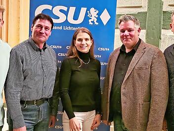 Das Bild zeigt (von links): Marcel Weinmann und Bernd Krauß (beide Stellvertreter), Stadtverbandsvorsitzende Christina Deuerling, ehemaliger Vorsitzender Christian Bauer und Frank Rubner, ebenfalls Stellvertreter.