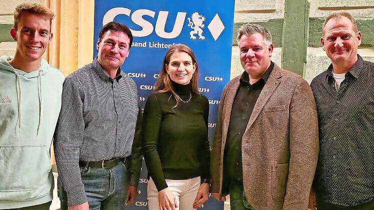 Das Bild zeigt (von links): Marcel Weinmann und Bernd Krauß (beide Stellvertreter), Stadtverbandsvorsitzende Christina Deuerling, ehemaliger Vorsitzender Christian Bauer und Frank Rubner, ebenfalls Stellvertreter.