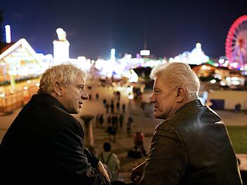 Fr&uuml;her war nicht alles besser, aber die Wiesn war sch&ouml;ner. Leitmayr (Udo Wachtveitl, links) und Batic (Miroslav Nemec) schwelgen in Kindheitserinnerungen.