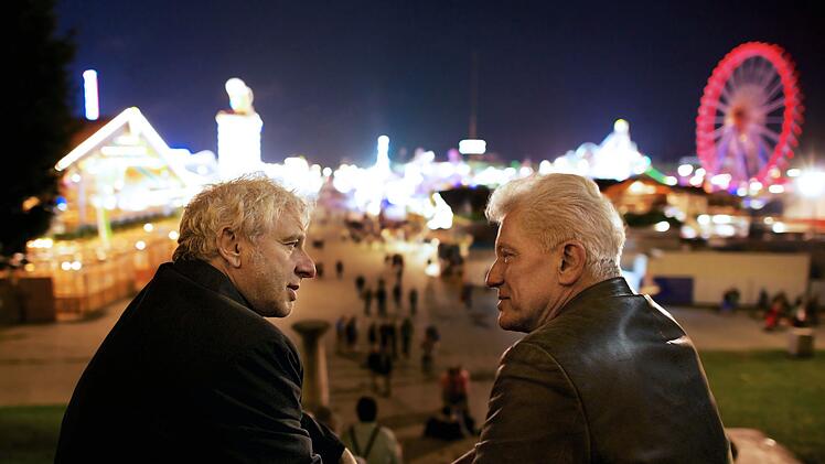 Früher war nicht alles besser, aber die Wiesn war schöner. Leitmayr (Udo Wachtveitl, links) und Batic (Miroslav Nemec) schwelgen in Kindheitserinnerungen.
