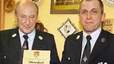 Der scheidende Vorsitzende Siegfried Zuleg überreichte Klaus Keil die Ehrenurkunde.