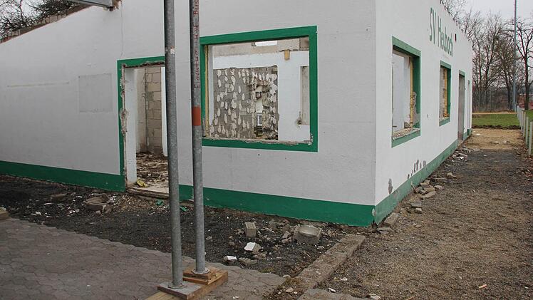 Bereits entkernt, bald abgerissen: das bisher als Verkaufs- und Lagerraum genutzte Gebäude. Fotos: Ralf Kestel